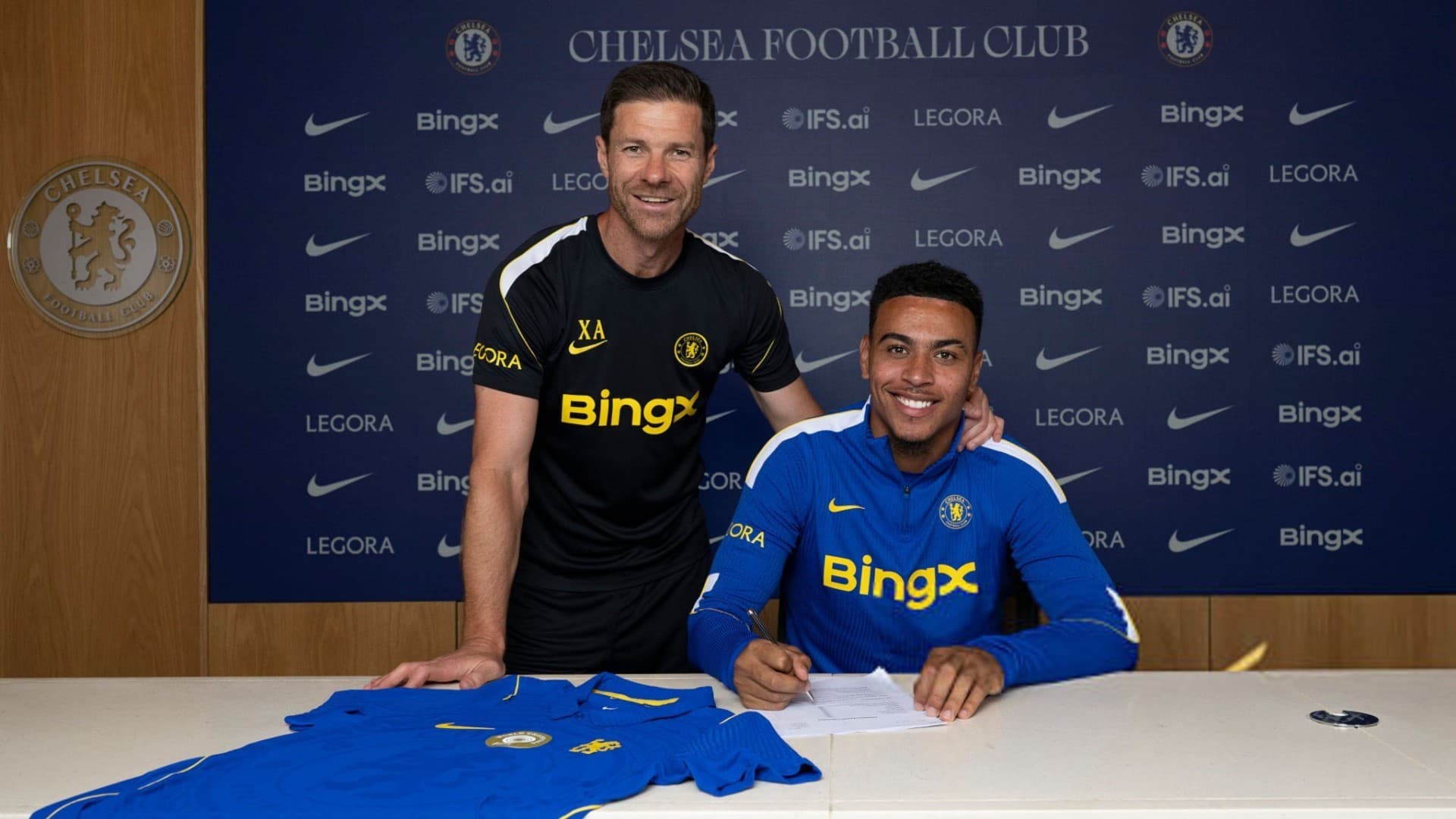 OFFICIAL : Morgan Rogers Signs for Chelsea in ÂŁ117m British Record Deal